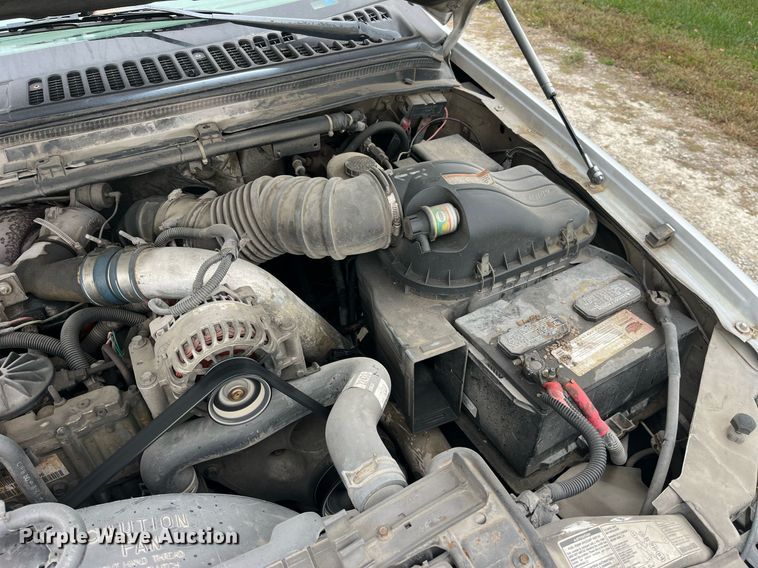 image for item MG9521 1999 Ford F450 Super Duty  bucket truck