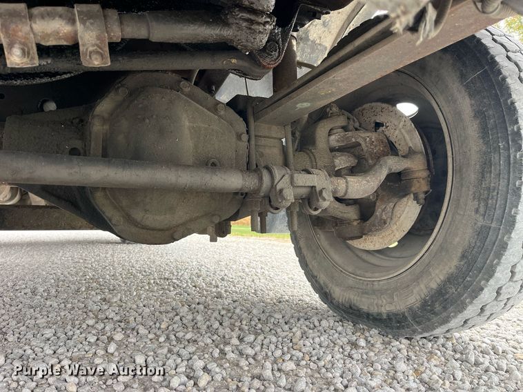 image for item MG9521 1999 Ford F450 Super Duty  bucket truck