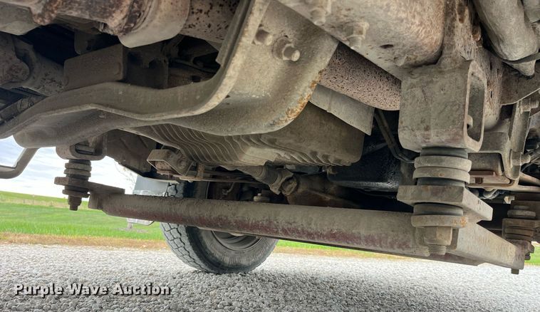 image for item MG9521 1999 Ford F450 Super Duty  bucket truck