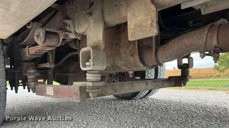 image for item MG9521 1999 Ford F450 Super Duty  bucket truck