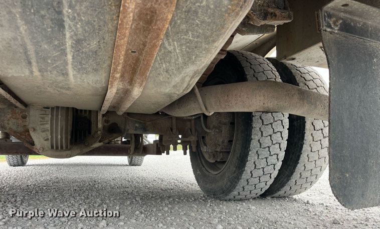 image for item MG9521 1999 Ford F450 Super Duty  bucket truck