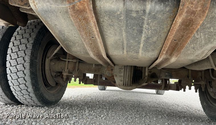 image for item MG9521 1999 Ford F450 Super Duty  bucket truck