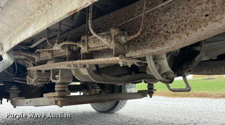 image for item MG9521 1999 Ford F450 Super Duty  bucket truck