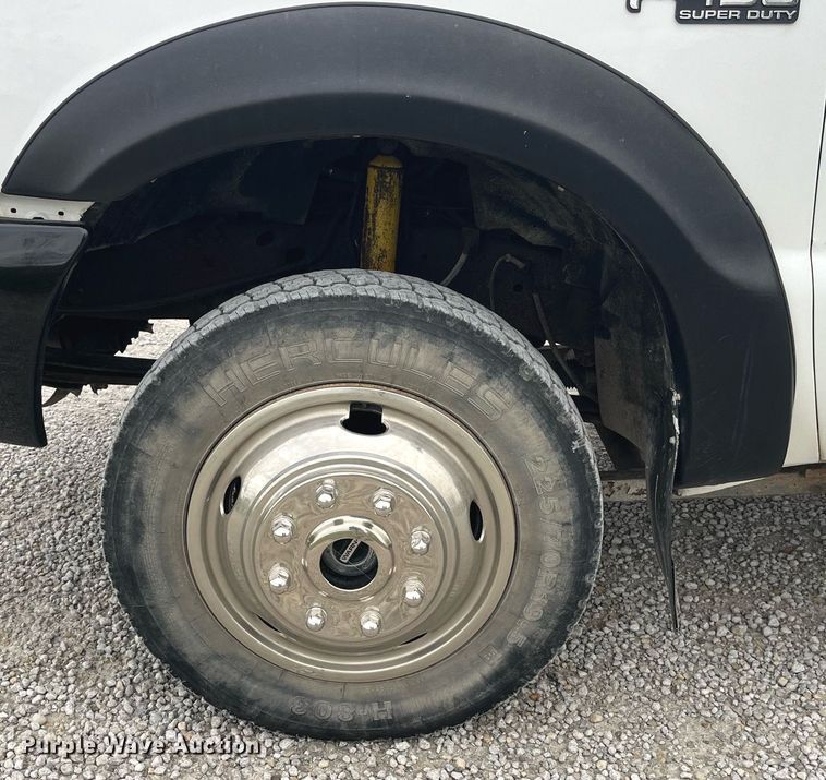 image for item MG9521 1999 Ford F450 Super Duty  bucket truck