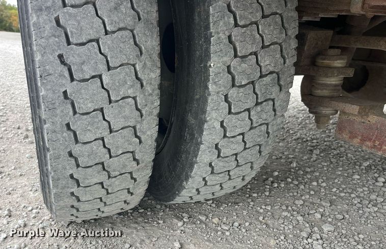 image for item MG9521 1999 Ford F450 Super Duty  bucket truck