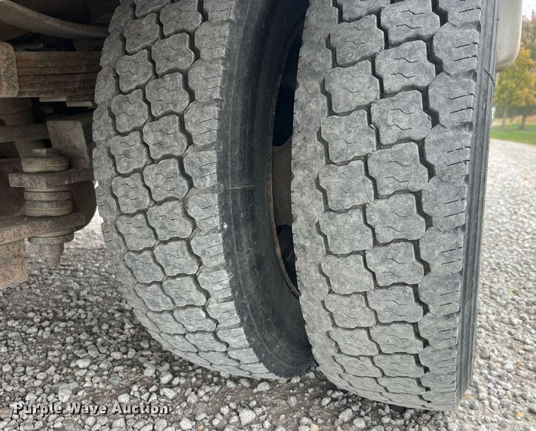 image for item MG9521 1999 Ford F450 Super Duty  bucket truck