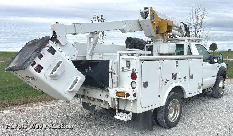 image for item MG9522 1999 Ford F450 Super Duty  bucket truck
