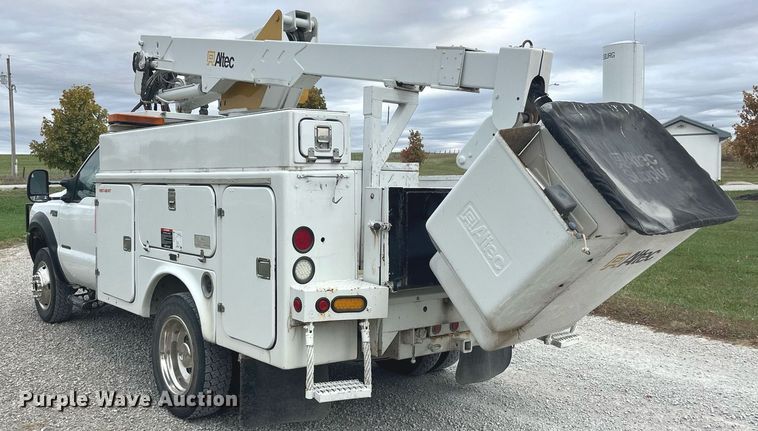 image for item MG9522 1999 Ford F450 Super Duty  bucket truck