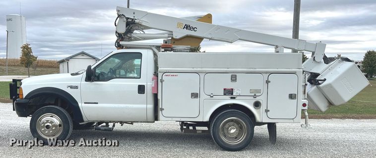 image for item MG9522 1999 Ford F450 Super Duty  bucket truck