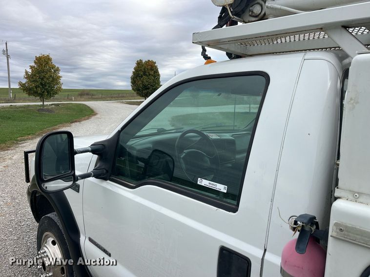 image for item MG9522 1999 Ford F450 Super Duty  bucket truck