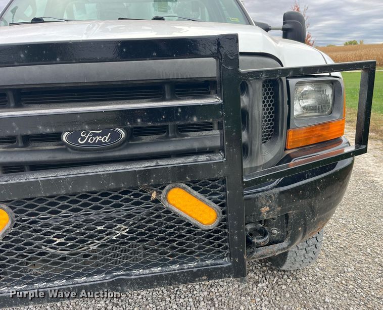 image for item MG9522 1999 Ford F450 Super Duty  bucket truck