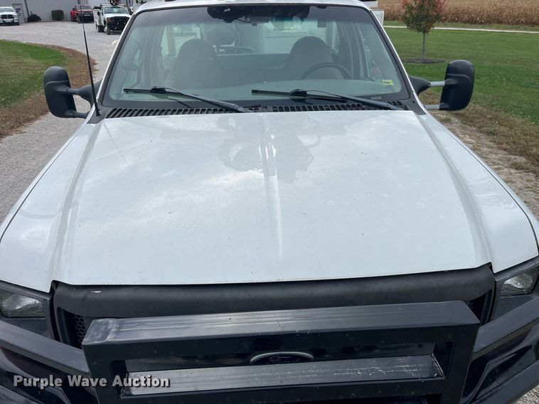 image for item MG9522 1999 Ford F450 Super Duty  bucket truck