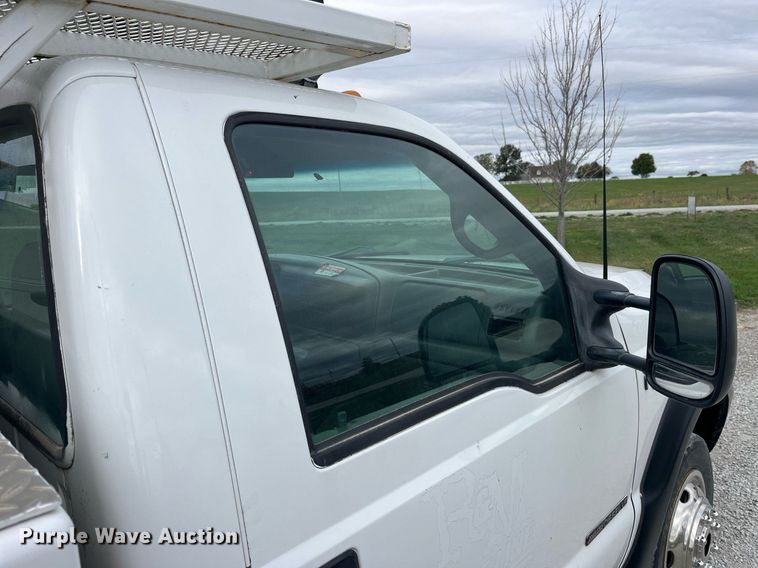 image for item MG9522 1999 Ford F450 Super Duty  bucket truck