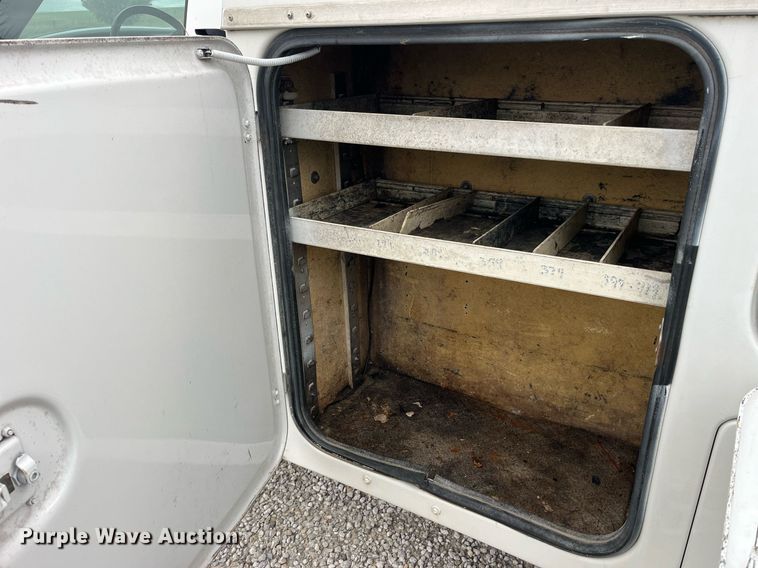 image for item MG9522 1999 Ford F450 Super Duty  bucket truck