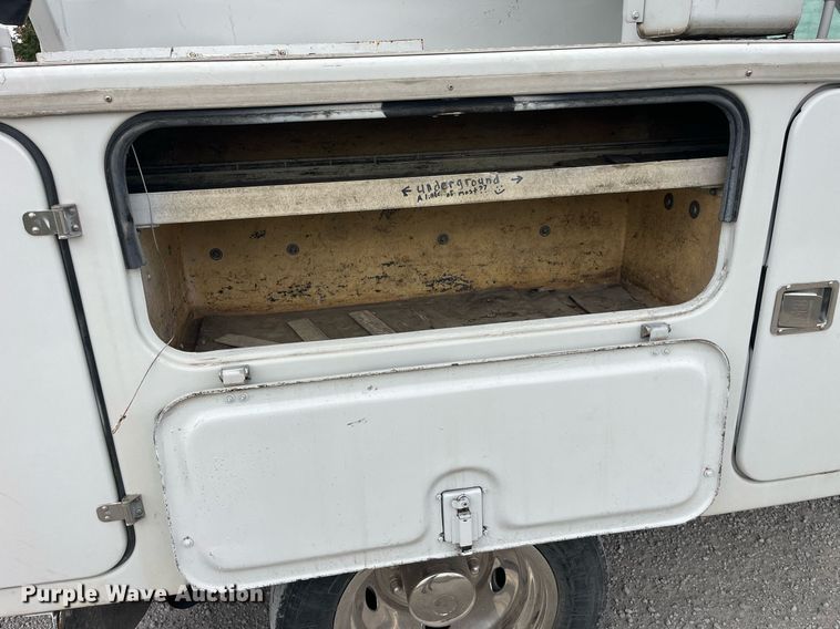 image for item MG9522 1999 Ford F450 Super Duty  bucket truck