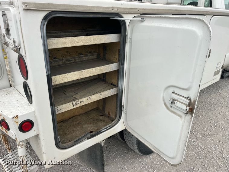 image for item MG9522 1999 Ford F450 Super Duty  bucket truck