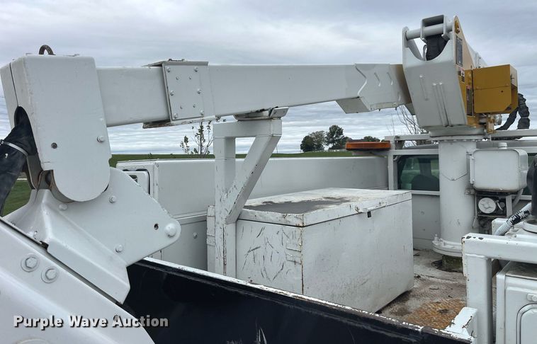 image for item MG9522 1999 Ford F450 Super Duty  bucket truck