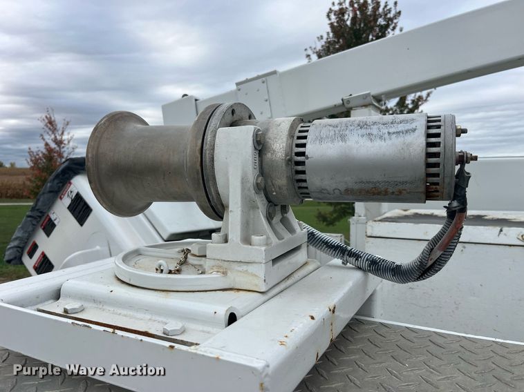 image for item MG9522 1999 Ford F450 Super Duty  bucket truck