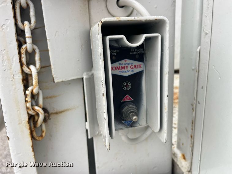 image for item MG9522 1999 Ford F450 Super Duty  bucket truck