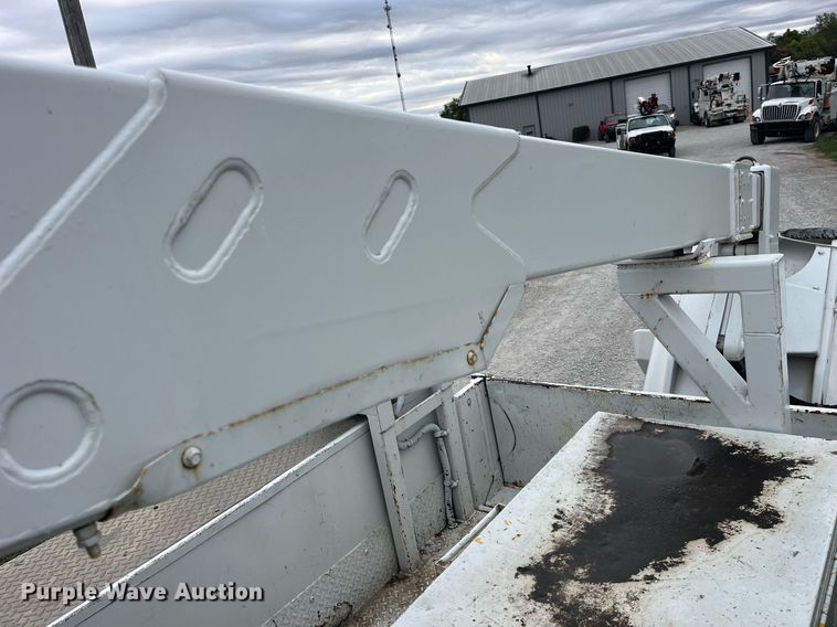 image for item MG9522 1999 Ford F450 Super Duty  bucket truck