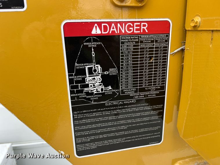 image for item MG9522 1999 Ford F450 Super Duty  bucket truck