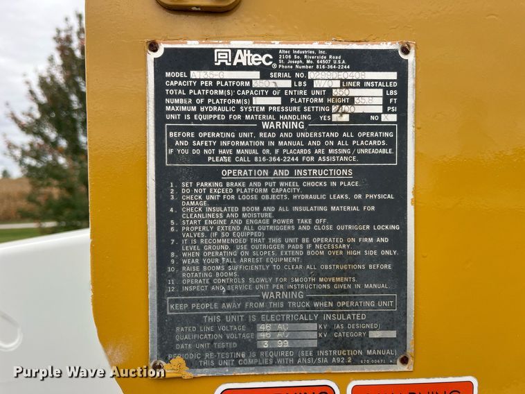 image for item MG9522 1999 Ford F450 Super Duty  bucket truck