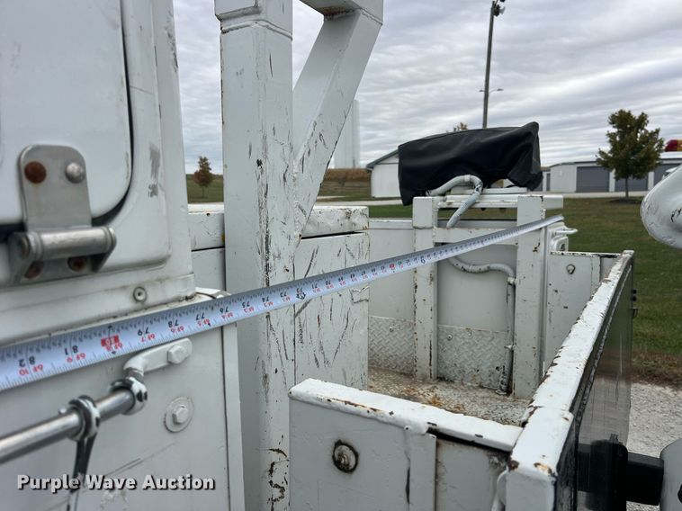 image for item MG9522 1999 Ford F450 Super Duty  bucket truck