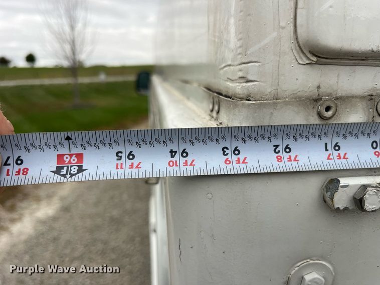 image for item MG9522 1999 Ford F450 Super Duty  bucket truck