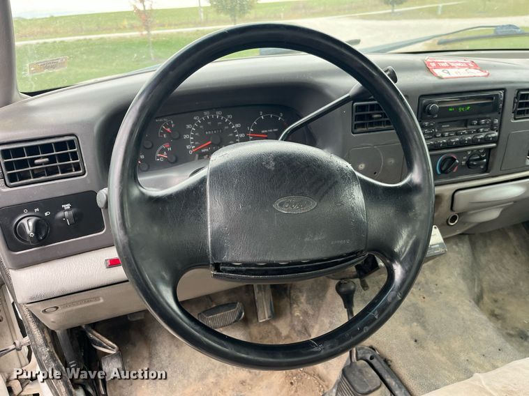 image for item MG9522 1999 Ford F450 Super Duty  bucket truck