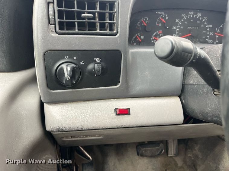 image for item MG9522 1999 Ford F450 Super Duty  bucket truck