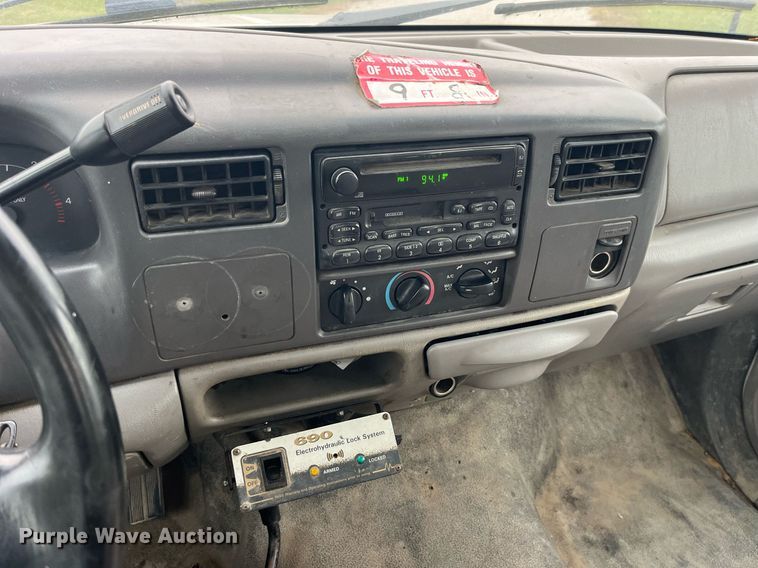 image for item MG9522 1999 Ford F450 Super Duty  bucket truck