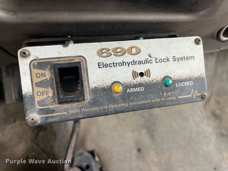 image for item MG9522 1999 Ford F450 Super Duty  bucket truck