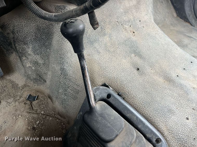 image for item MG9522 1999 Ford F450 Super Duty  bucket truck