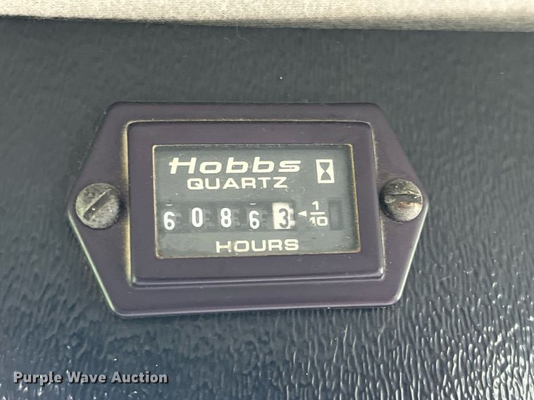 image for item MG9522 1999 Ford F450 Super Duty  bucket truck