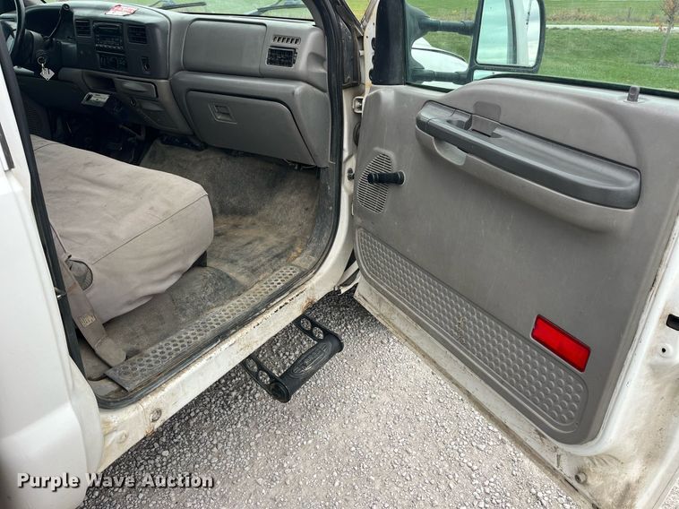 image for item MG9522 1999 Ford F450 Super Duty  bucket truck