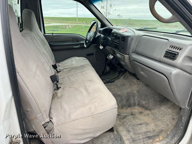 image for item MG9522 1999 Ford F450 Super Duty  bucket truck