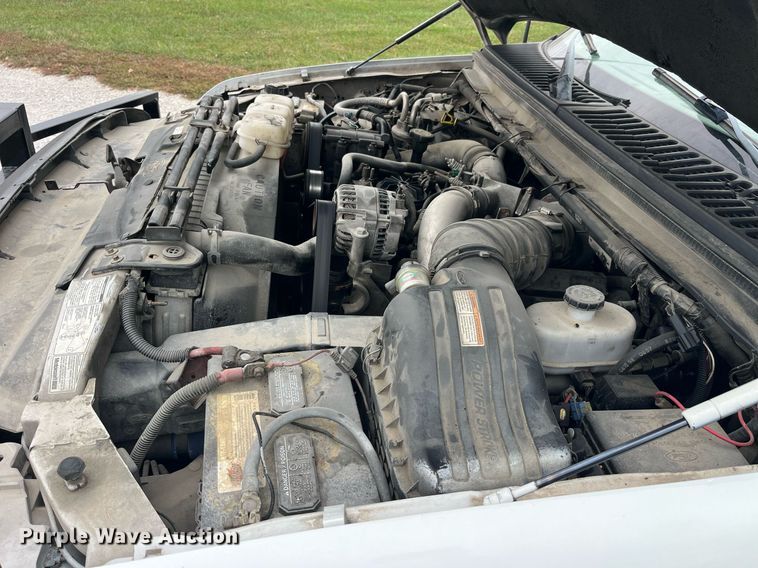 image for item MG9522 1999 Ford F450 Super Duty  bucket truck