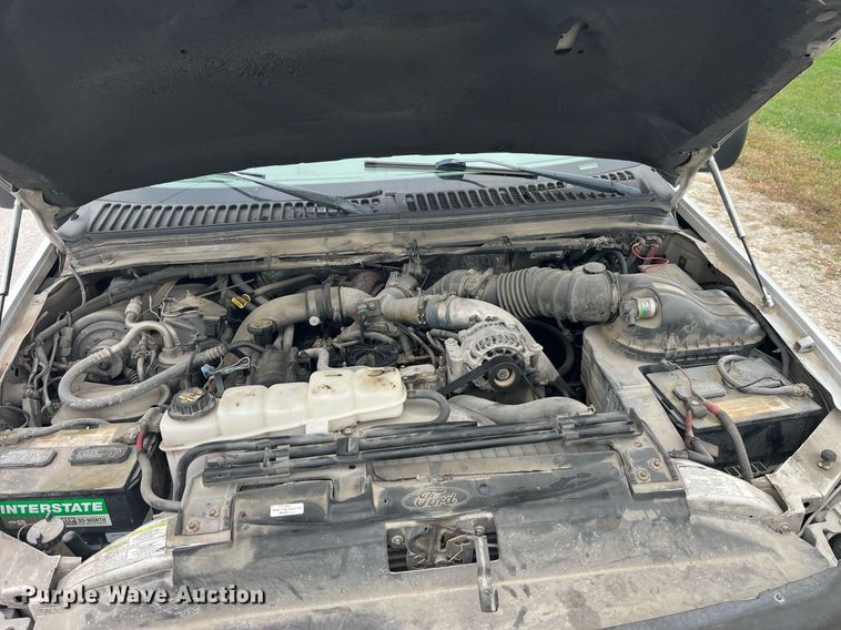 image for item MG9522 1999 Ford F450 Super Duty  bucket truck