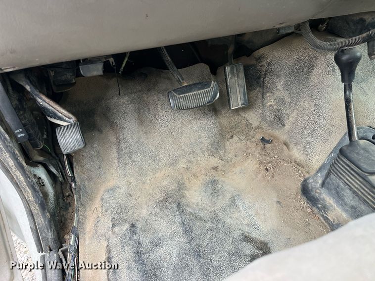 image for item MG9522 1999 Ford F450 Super Duty  bucket truck