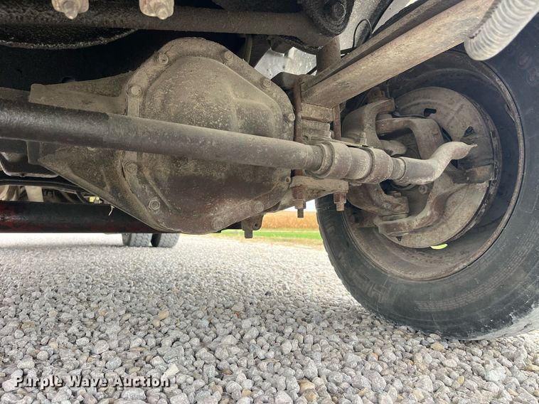 image for item MG9522 1999 Ford F450 Super Duty  bucket truck