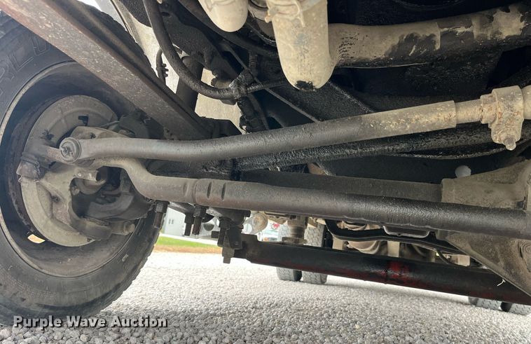 image for item MG9522 1999 Ford F450 Super Duty  bucket truck