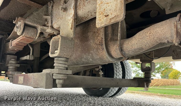 image for item MG9522 1999 Ford F450 Super Duty  bucket truck