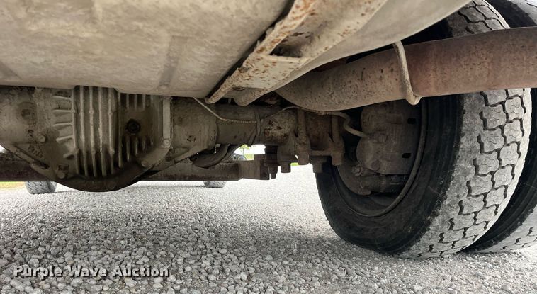 image for item MG9522 1999 Ford F450 Super Duty  bucket truck