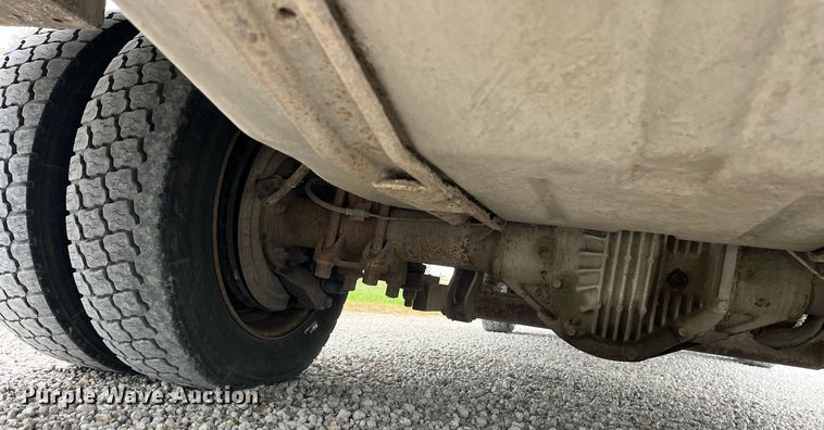 image for item MG9522 1999 Ford F450 Super Duty  bucket truck