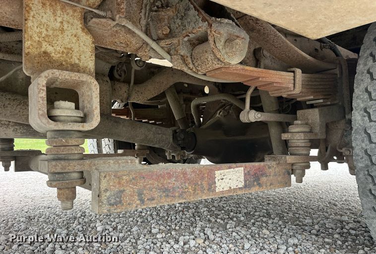 image for item MG9522 1999 Ford F450 Super Duty  bucket truck