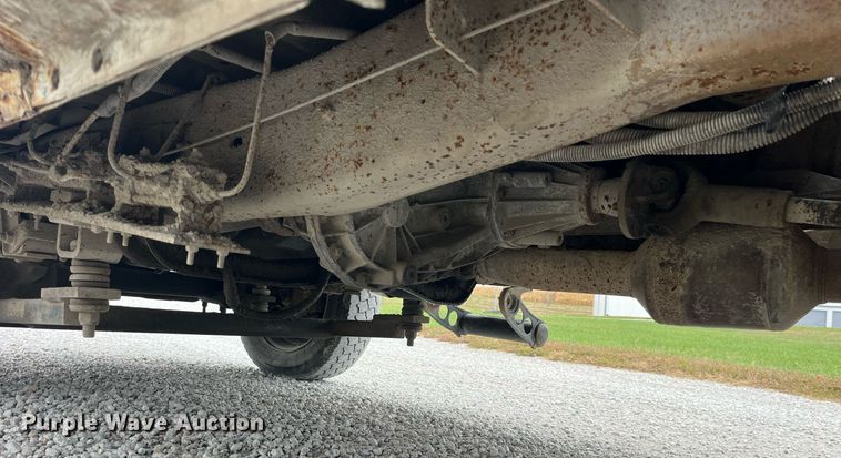 image for item MG9522 1999 Ford F450 Super Duty  bucket truck