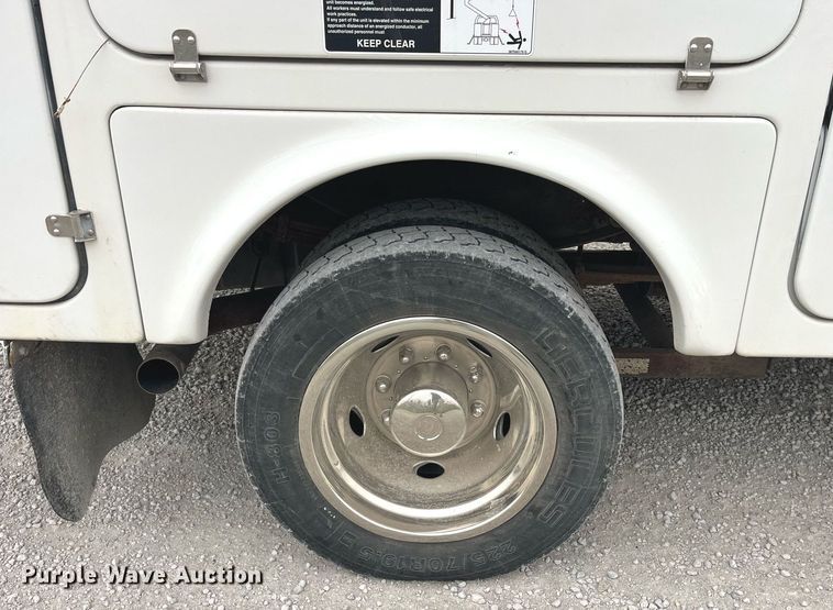 image for item MG9522 1999 Ford F450 Super Duty  bucket truck