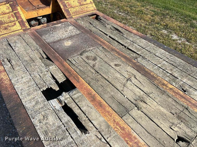 image for item MG9526 1997 Trail King TK80HDG-463  lowboy equipment trailer