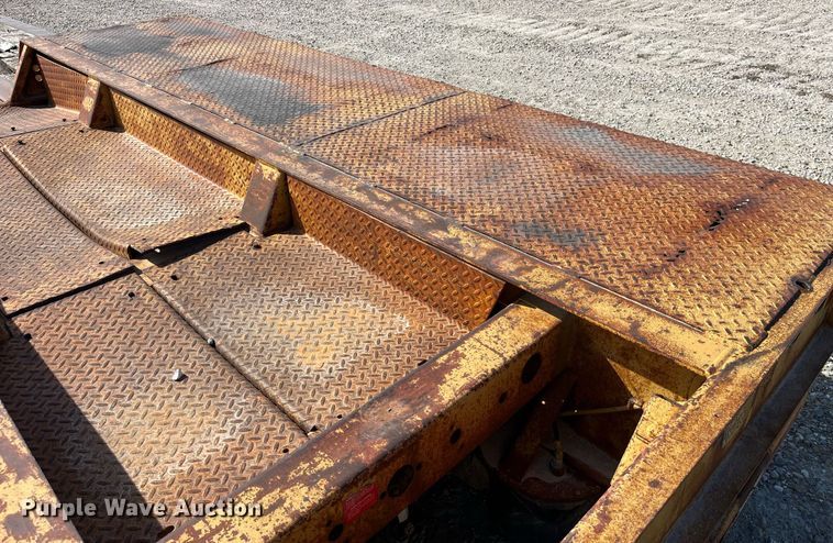 image for item MG9526 1997 Trail King TK80HDG-463  lowboy equipment trailer