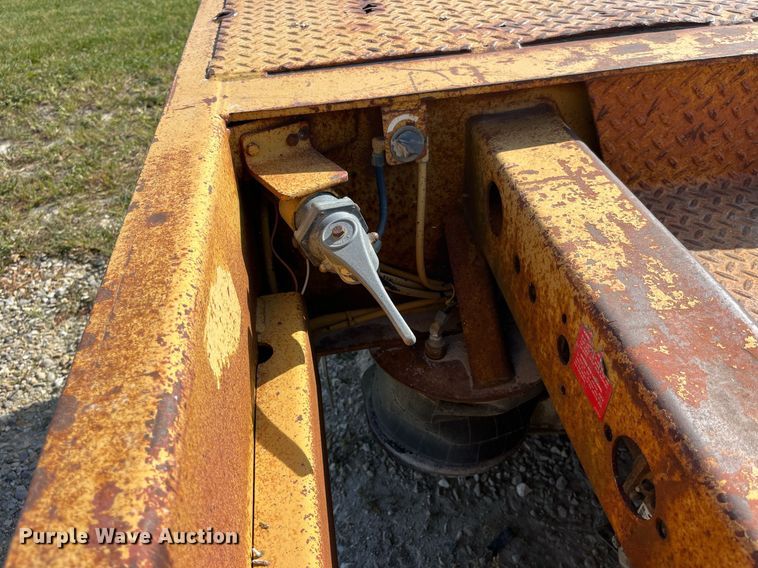 image for item MG9526 1997 Trail King TK80HDG-463  lowboy equipment trailer